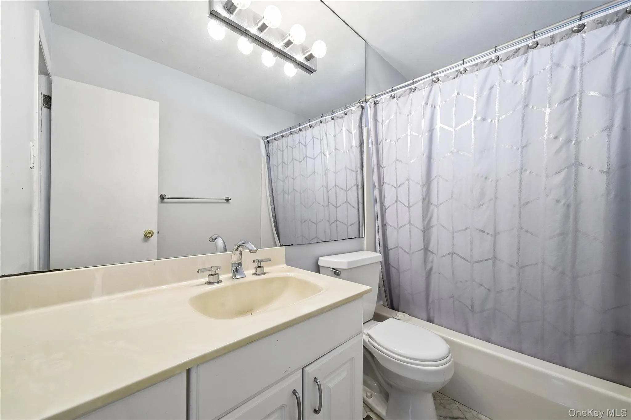 156 Broadway, Oyster Bay, NY, 3 Bedrooms Bedrooms, 6 Rooms Rooms,1 BathroomBathrooms,Residential,For Rent,Broadway,0,1050303 156 Broadway, Oyster Bay, NY, 3 Bedrooms Bedrooms, 6 Rooms Rooms,1 BathroomBathrooms,Residential,For Rent,Broadway,0,1050303