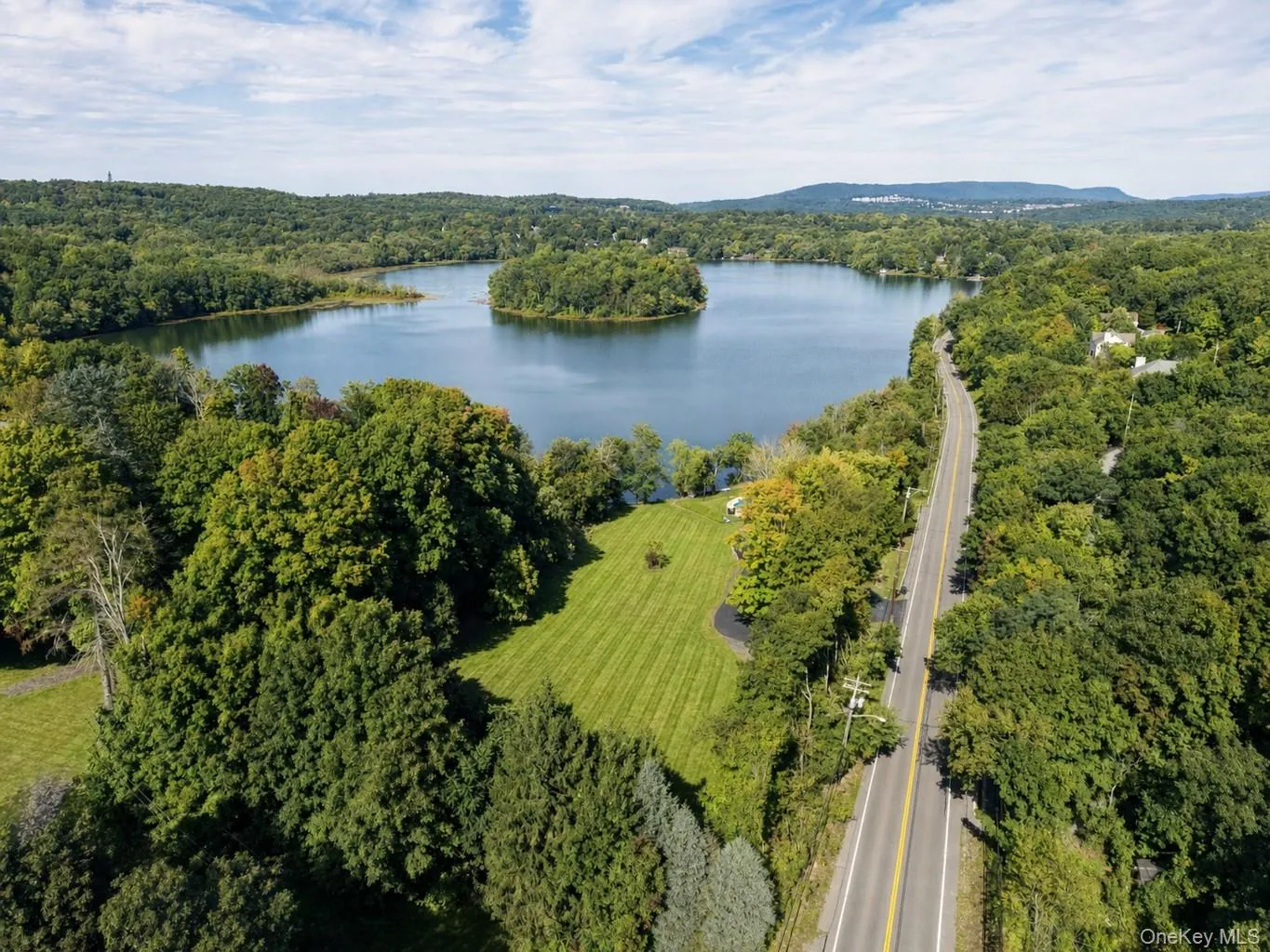 Beautiful lake nearby to enjoy! Beautiful lake nearby to enjoy!