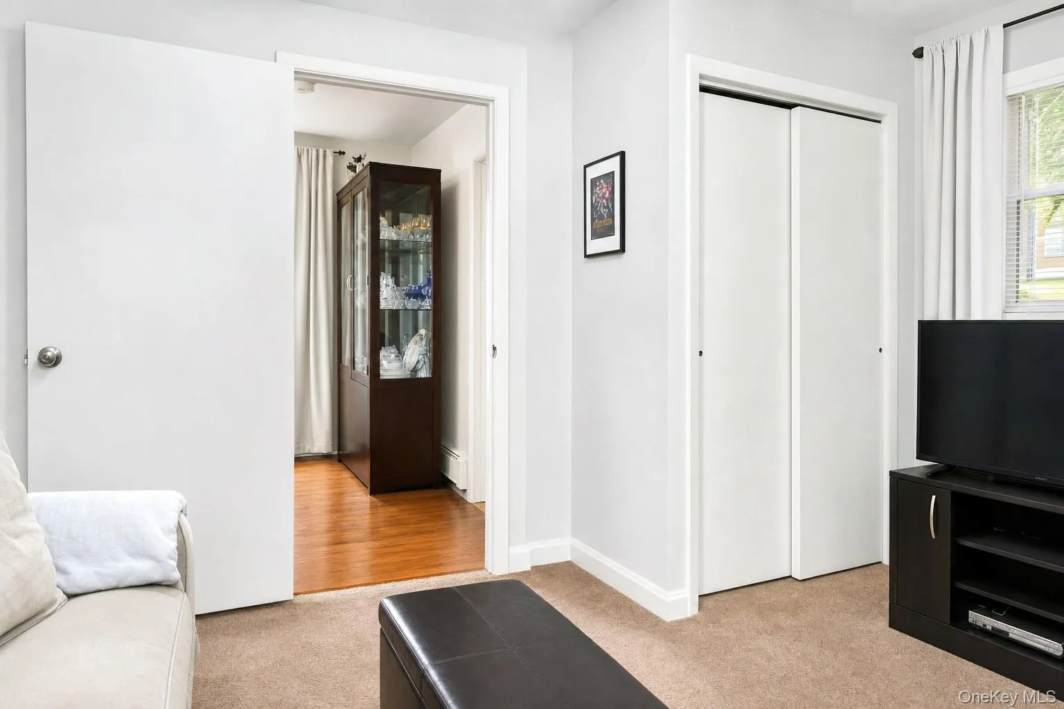 Bedroom or office .. your choice! Bedroom or office .. your choice!