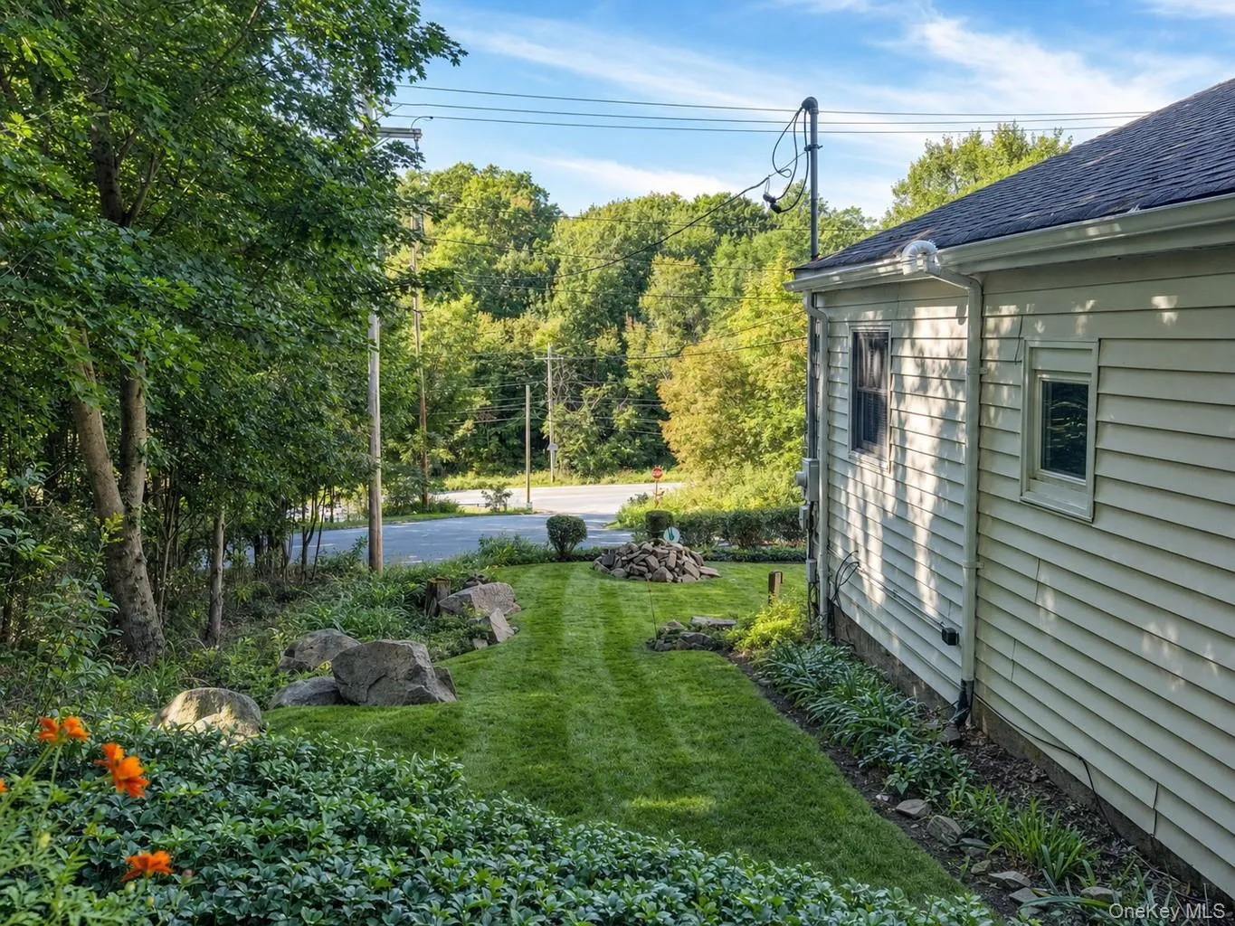 Beautiful property on all sides! Beautiful property on all sides!