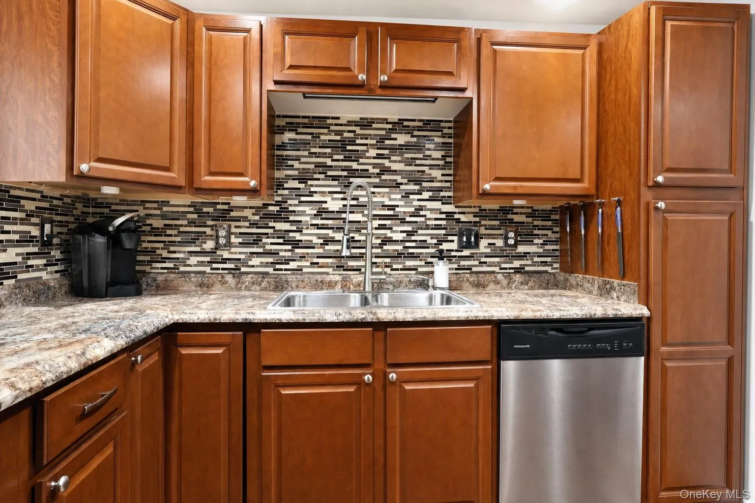 Lovely cherry cabinets! Lovely cherry cabinets!