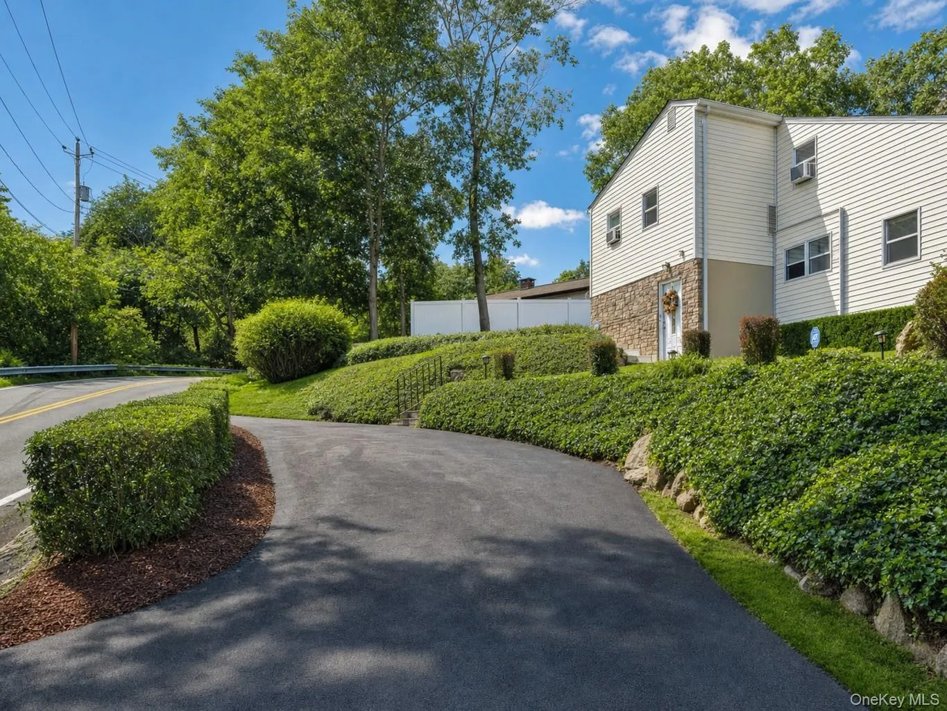 Circular driveway! Circular driveway!