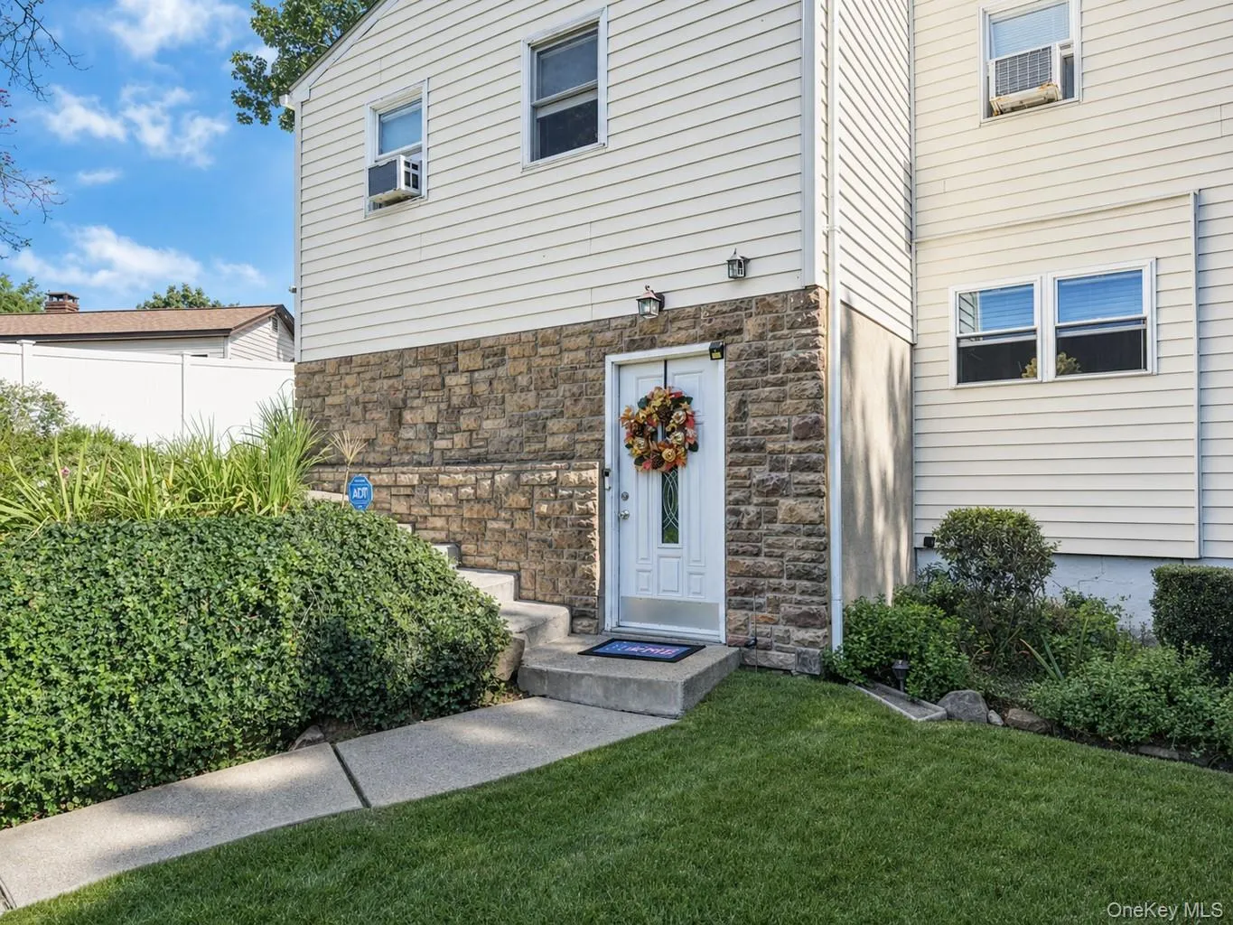Beautiful gardens and ivy welcomes you! Beautiful gardens and ivy welcomes you!