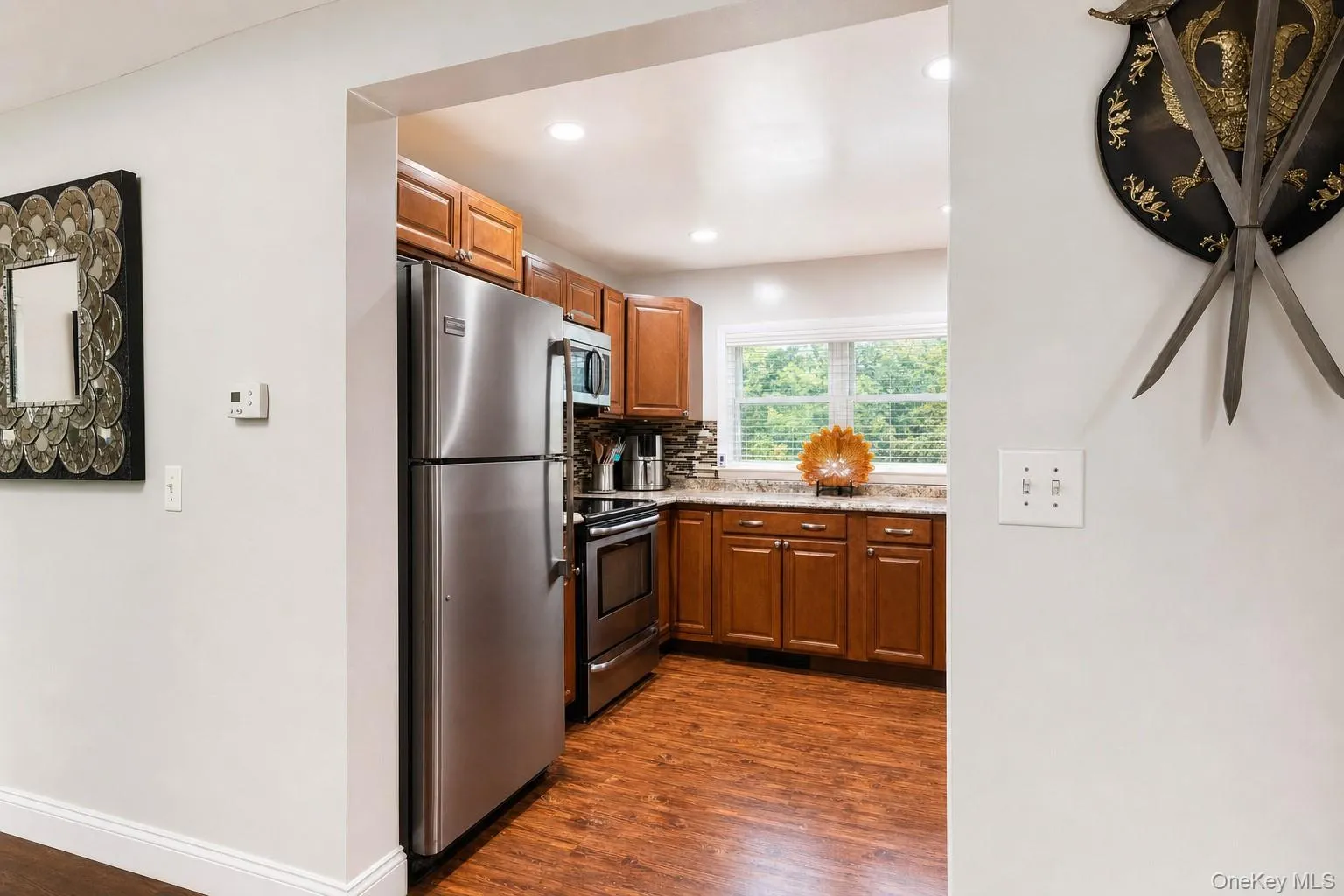 A peek into the wonderful kitchen from dining room~ A peek into the wonderful kitchen from dining room~