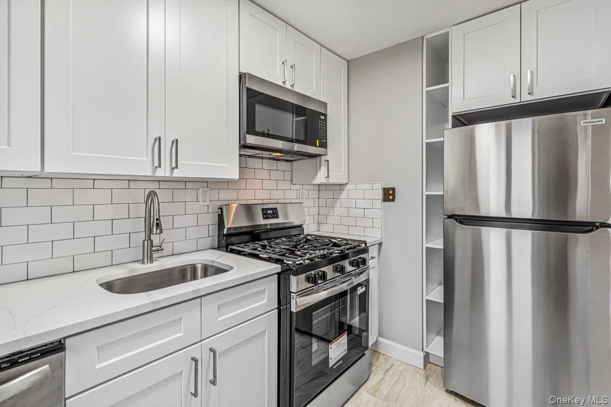 226-29 Manor Rd, New York, NY, 2 Bedrooms Bedrooms, 5 Rooms Rooms,1 BathroomBathrooms,Residential,For Rent,Manor Rd,0,1050321 226-29 Manor Rd, New York, NY, 2 Bedrooms Bedrooms, 5 Rooms Rooms,1 BathroomBathrooms,Residential,For Rent,Manor Rd,0,1050321