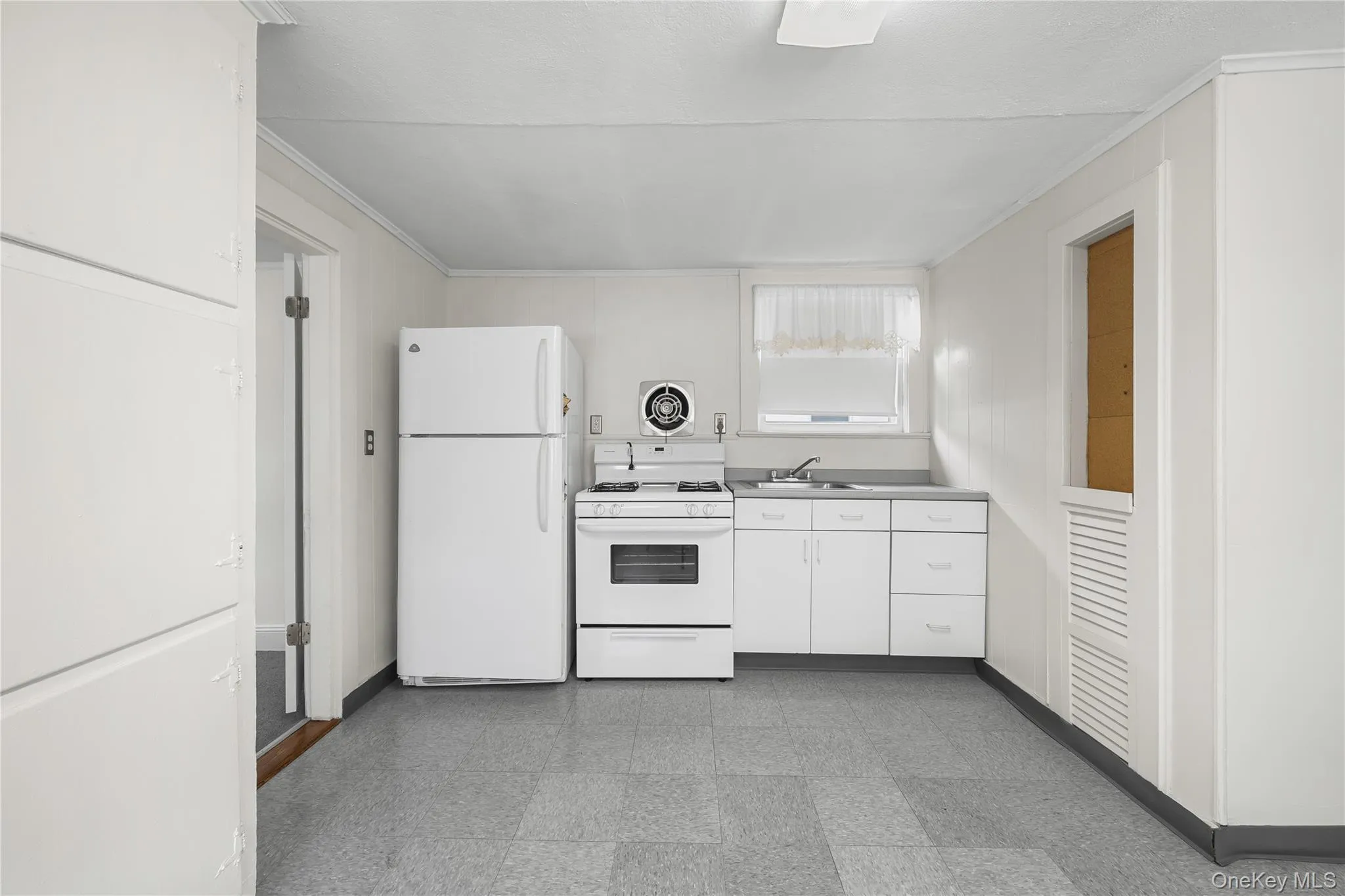 120 Ocean Avenue, Brookhaven, NY, 4 Bedrooms Bedrooms, 12 Rooms Rooms,4 BathroomsBathrooms,Residential,For Rent,Ocean,0,1050326 120 Ocean Avenue, Brookhaven, NY, 4 Bedrooms Bedrooms, 12 Rooms Rooms,4 BathroomsBathrooms,Residential,For Rent,Ocean,0,1050326