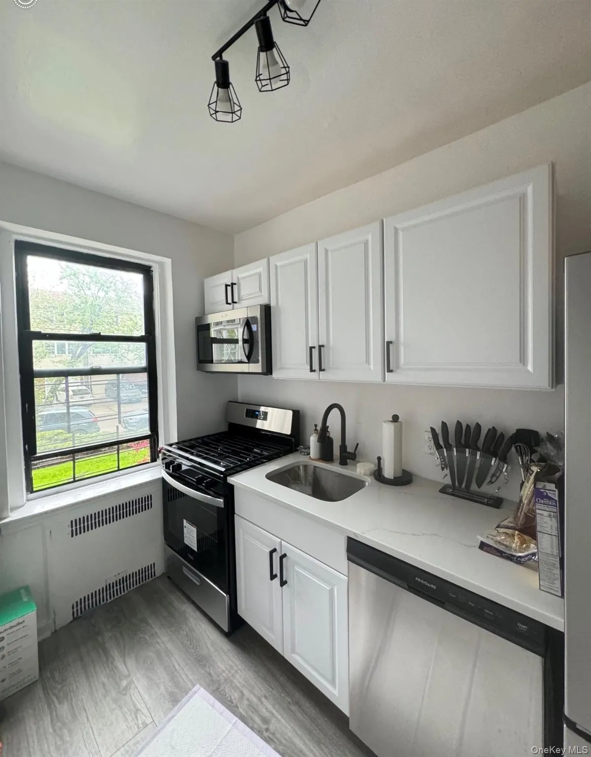 17040 Highland Avenue, New York, NY, 3 Rooms Rooms,1 BathroomBathrooms,Residential,For Rent,Highland,0,1050334 17040 Highland Avenue, New York, NY, 3 Rooms Rooms,1 BathroomBathrooms,Residential,For Rent,Highland,0,1050334