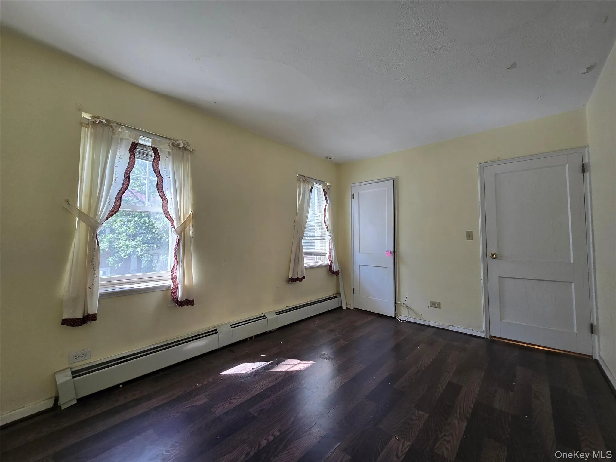 147-28 Charter Road, New York, NY, 2 Bedrooms Bedrooms, 5 Rooms Rooms,1 BathroomBathrooms,Residential,For Rent,Charter,0,1050338 147-28 Charter Road, New York, NY, 2 Bedrooms Bedrooms, 5 Rooms Rooms,1 BathroomBathrooms,Residential,For Rent,Charter,0,1050338