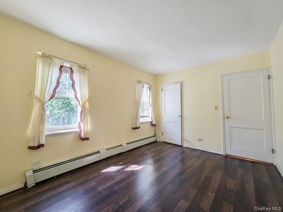 147-28 Charter Road, New York, NY, 2 Bedrooms Bedrooms, 5 Rooms Rooms,1 BathroomBathrooms,Residential,For Rent,Charter,0,1050338 147-28 Charter Road, New York, NY, 2 Bedrooms Bedrooms, 5 Rooms Rooms,1 BathroomBathrooms,Residential,For Rent,Charter,0,1050338