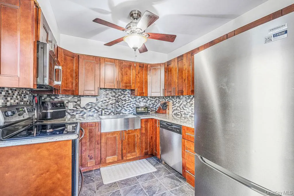 41 Saltaire Road, Babylon, NY, 4 Bedrooms Bedrooms, 7 Rooms Rooms,2 BathroomsBathrooms,Residential,For Rent,Saltaire,0,1050339 41 Saltaire Road, Babylon, NY, 4 Bedrooms Bedrooms, 7 Rooms Rooms,2 BathroomsBathrooms,Residential,For Rent,Saltaire,0,1050339
