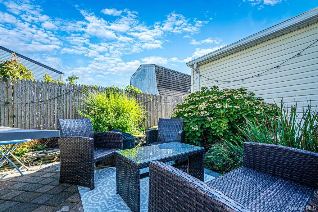 41 Saltaire Road, Babylon, NY, 4 Bedrooms Bedrooms, 7 Rooms Rooms,2 BathroomsBathrooms,Residential,For Rent,Saltaire,0,1050339 41 Saltaire Road, Babylon, NY, 4 Bedrooms Bedrooms, 7 Rooms Rooms,2 BathroomsBathrooms,Residential,For Rent,Saltaire,0,1050339