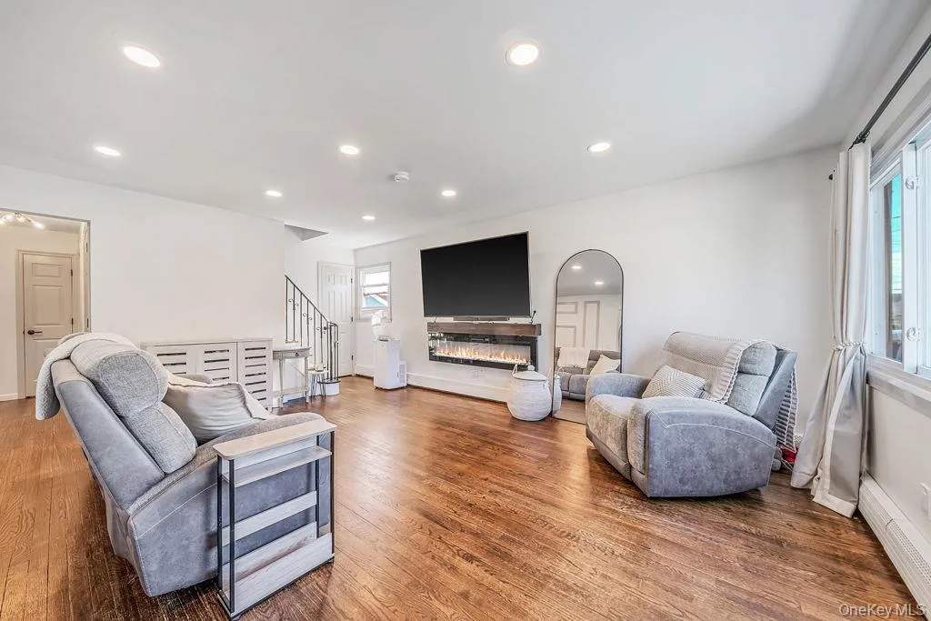 41 Saltaire Road, Babylon, NY, 4 Bedrooms Bedrooms, 7 Rooms Rooms,2 BathroomsBathrooms,Residential,For Rent,Saltaire,0,1050339 41 Saltaire Road, Babylon, NY, 4 Bedrooms Bedrooms, 7 Rooms Rooms,2 BathroomsBathrooms,Residential,For Rent,Saltaire,0,1050339