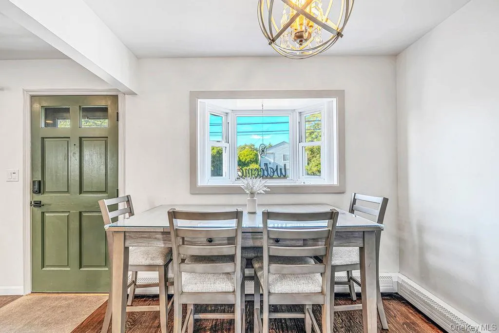 41 Saltaire Road, Babylon, NY, 4 Bedrooms Bedrooms, 7 Rooms Rooms,2 BathroomsBathrooms,Residential,For Rent,Saltaire,0,1050339 41 Saltaire Road, Babylon, NY, 4 Bedrooms Bedrooms, 7 Rooms Rooms,2 BathroomsBathrooms,Residential,For Rent,Saltaire,0,1050339