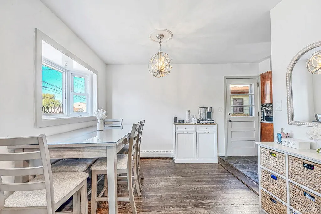 41 Saltaire Road, Babylon, NY, 4 Bedrooms Bedrooms, 7 Rooms Rooms,2 BathroomsBathrooms,Residential,For Rent,Saltaire,0,1050339 41 Saltaire Road, Babylon, NY, 4 Bedrooms Bedrooms, 7 Rooms Rooms,2 BathroomsBathrooms,Residential,For Rent,Saltaire,0,1050339
