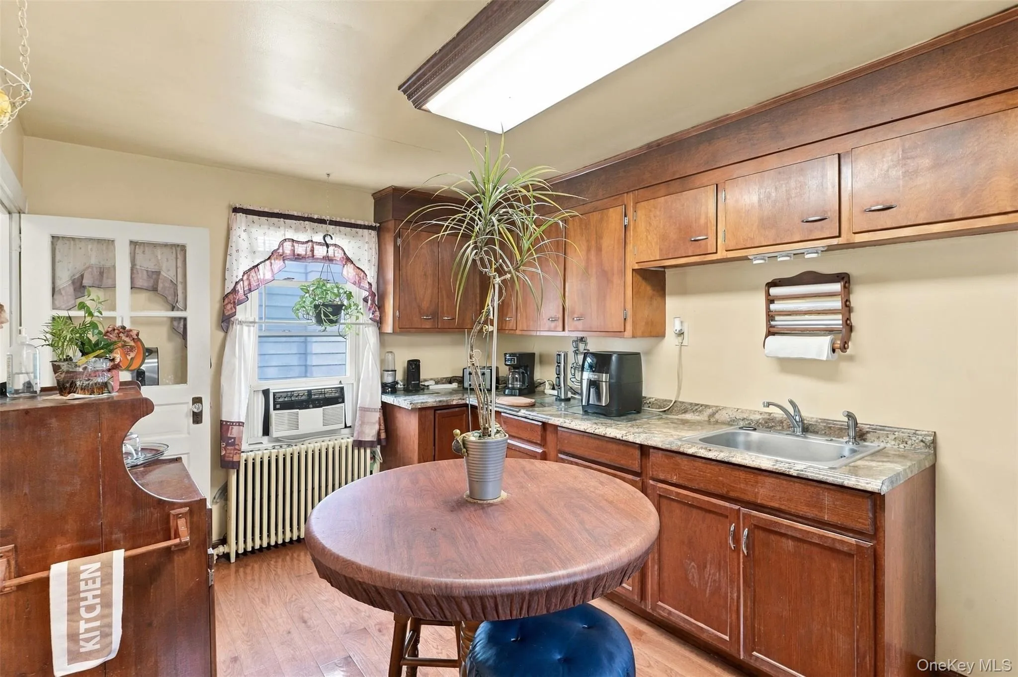 Eat-in-kitchen Eat-in-kitchen