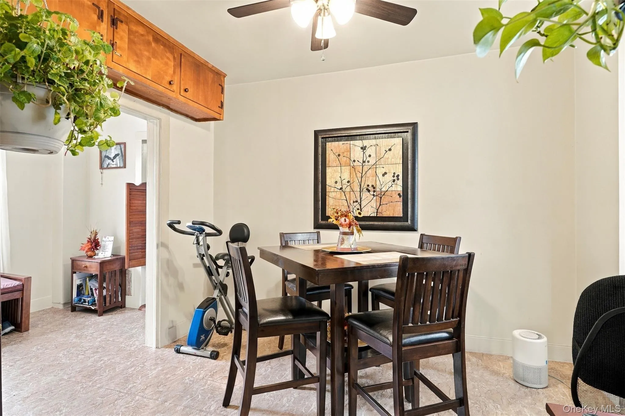 Diningroom for entertaining. Diningroom for entertaining.