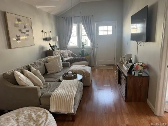 31 Vermont Street, Long Beach, NY, 2 Bedrooms Bedrooms, 5 Rooms Rooms,1 BathroomBathrooms,Residential Lease,For Rent,Vermont,0,1050356 31 Vermont Street, Long Beach, NY, 2 Bedrooms Bedrooms, 5 Rooms Rooms,1 BathroomBathrooms,Residential Lease,For Rent,Vermont,0,1050356