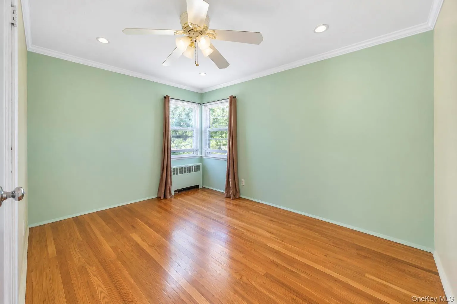 27 Colony Street, Oyster Bay, NY, 4 Bedrooms Bedrooms, 8 Rooms Rooms,2 BathroomsBathrooms,Residential,For Rent,Colony,0,1050357 27 Colony Street, Oyster Bay, NY, 4 Bedrooms Bedrooms, 8 Rooms Rooms,2 BathroomsBathrooms,Residential,For Rent,Colony,0,1050357