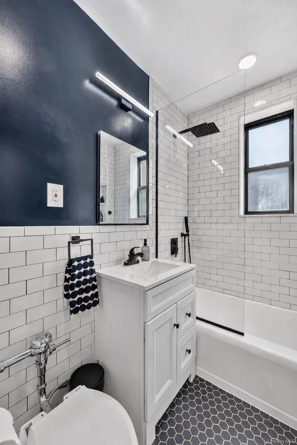 110-45 71st Road, New York, NY, 1 Bedroom Bedrooms, 3 Rooms Rooms,1 BathroomBathrooms,Residential,For Rent,71st,0,1050364 110-45 71st Road, New York, NY, 1 Bedroom Bedrooms, 3 Rooms Rooms,1 BathroomBathrooms,Residential,For Rent,71st,0,1050364