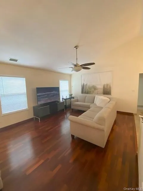 6 Royal Drive, Brookhaven, NY, 3 Bedrooms Bedrooms, 6 Rooms Rooms,2 BathroomsBathrooms,Residential,For Rent,Royal,0,1050367 6 Royal Drive, Brookhaven, NY, 3 Bedrooms Bedrooms, 6 Rooms Rooms,2 BathroomsBathrooms,Residential,For Rent,Royal,0,1050367