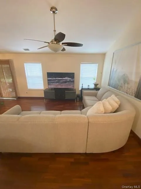 6 Royal Drive, Brookhaven, NY, 3 Bedrooms Bedrooms, 6 Rooms Rooms,2 BathroomsBathrooms,Residential,For Rent,Royal,0,1050367 6 Royal Drive, Brookhaven, NY, 3 Bedrooms Bedrooms, 6 Rooms Rooms,2 BathroomsBathrooms,Residential,For Rent,Royal,0,1050367