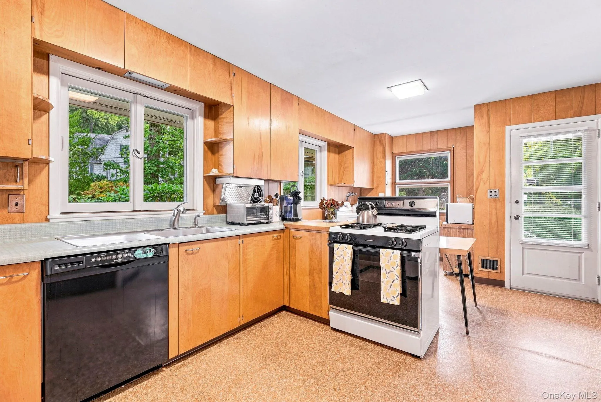 21 Seely Place, Greenburgh, NY, 4 Bedrooms Bedrooms, 7 Rooms Rooms,2 BathroomsBathrooms,Residential,For Rent,Seely,0,1050370 21 Seely Place, Greenburgh, NY, 4 Bedrooms Bedrooms, 7 Rooms Rooms,2 BathroomsBathrooms,Residential,For Rent,Seely,0,1050370