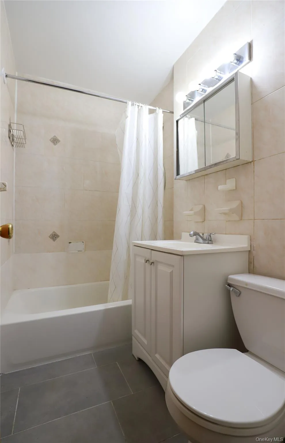 53-11 90th Street, New York, NY, 3 Rooms Rooms,1 BathroomBathrooms,Residential,For Rent,90th,0,1050372 53-11 90th Street, New York, NY, 3 Rooms Rooms,1 BathroomBathrooms,Residential,For Rent,90th,0,1050372