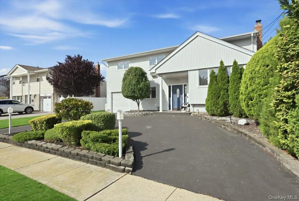 2872 Bayview Avenue, Hempstead, NY, 4 Bedrooms Bedrooms, 9 Rooms Rooms,2 BathroomsBathrooms,Residential,For Rent,Bayview,0,1050377 2872 Bayview Avenue, Hempstead, NY, 4 Bedrooms Bedrooms, 9 Rooms Rooms,2 BathroomsBathrooms,Residential,For Rent,Bayview,0,1050377