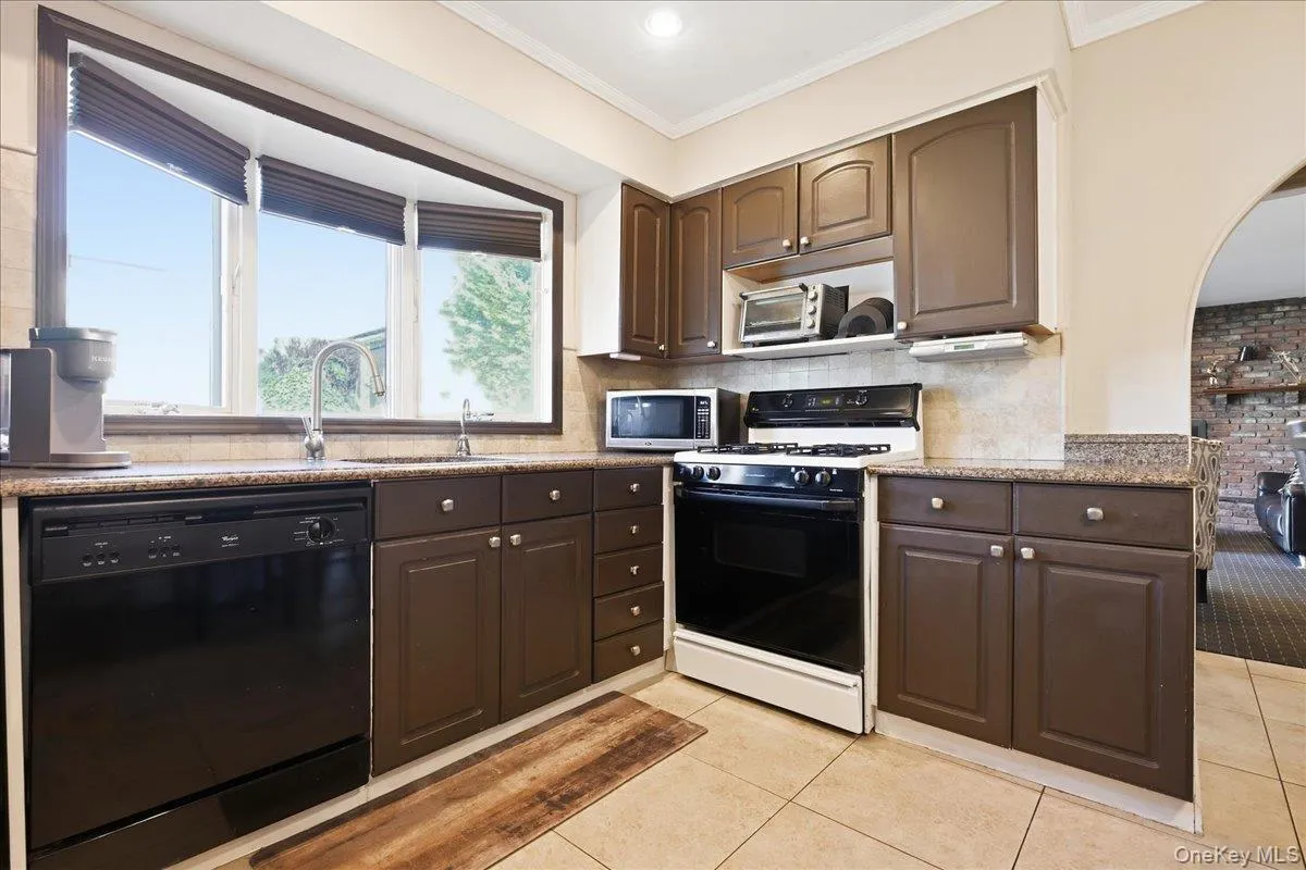 2872 Bayview Avenue, Hempstead, NY, 4 Bedrooms Bedrooms, 9 Rooms Rooms,2 BathroomsBathrooms,Residential,For Rent,Bayview,0,1050377 2872 Bayview Avenue, Hempstead, NY, 4 Bedrooms Bedrooms, 9 Rooms Rooms,2 BathroomsBathrooms,Residential,For Rent,Bayview,0,1050377