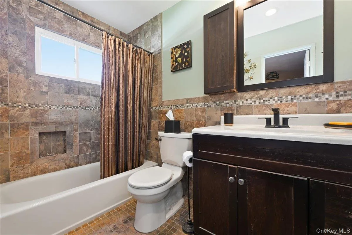 2872 Bayview Avenue, Hempstead, NY, 4 Bedrooms Bedrooms, 9 Rooms Rooms,2 BathroomsBathrooms,Residential,For Rent,Bayview,0,1050377 2872 Bayview Avenue, Hempstead, NY, 4 Bedrooms Bedrooms, 9 Rooms Rooms,2 BathroomsBathrooms,Residential,For Rent,Bayview,0,1050377