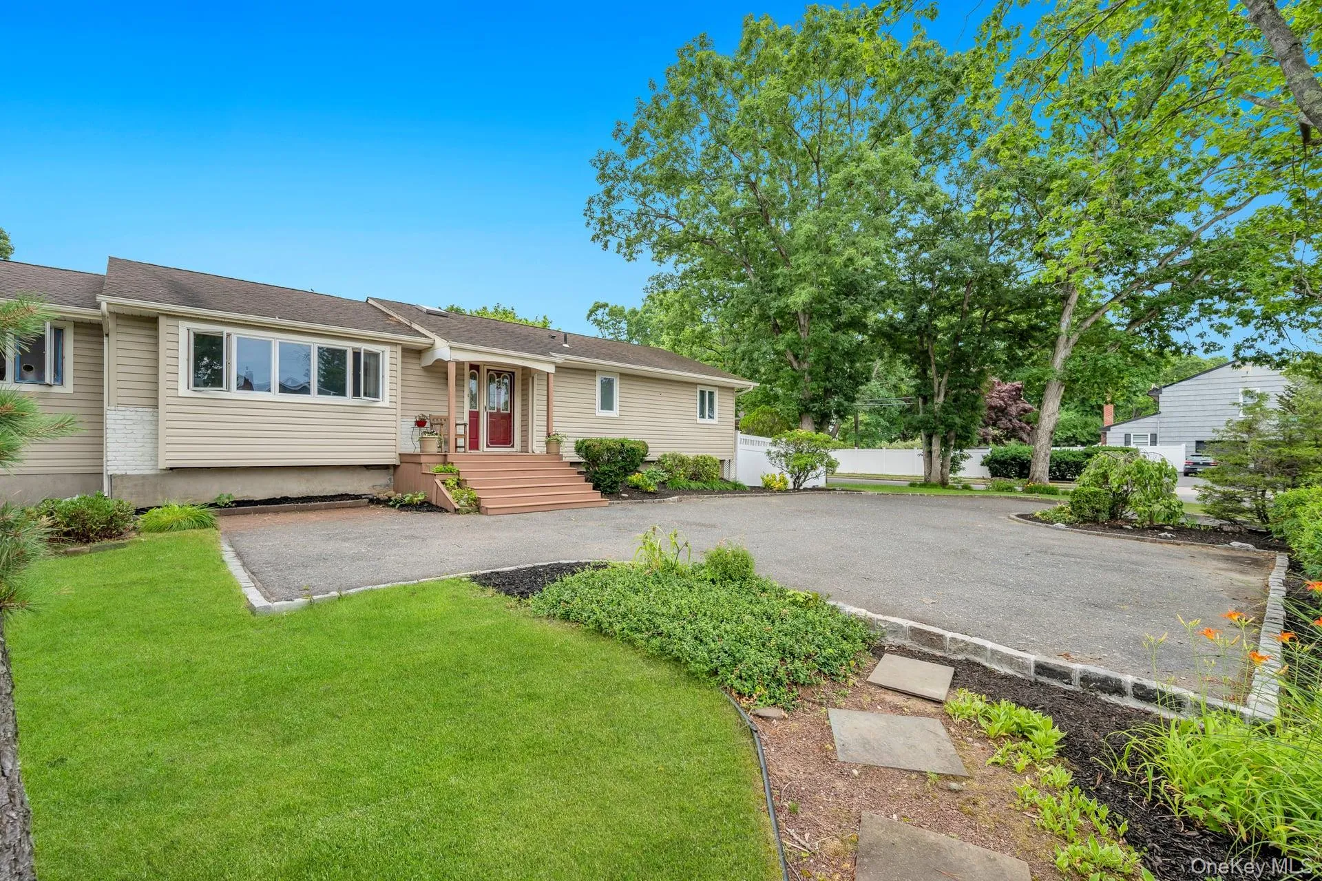 93 Midwood Avenue, Smithtown, NY, 4 Bedrooms Bedrooms, 8 Rooms Rooms,3 BathroomsBathrooms,Residential,For Rent,Midwood,0,1050390 93 Midwood Avenue, Smithtown, NY, 4 Bedrooms Bedrooms, 8 Rooms Rooms,3 BathroomsBathrooms,Residential,For Rent,Midwood,0,1050390