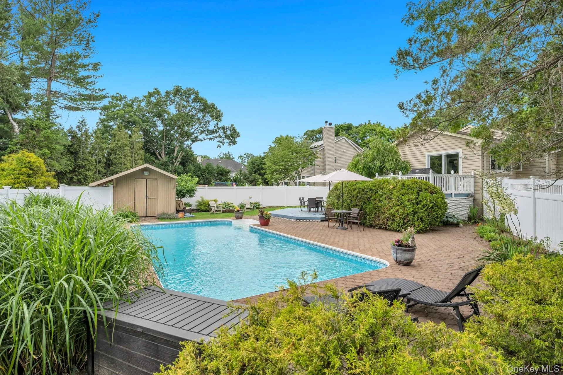 93 Midwood Avenue, Smithtown, NY, 4 Bedrooms Bedrooms, 8 Rooms Rooms,3 BathroomsBathrooms,Residential,For Rent,Midwood,0,1050390 93 Midwood Avenue, Smithtown, NY, 4 Bedrooms Bedrooms, 8 Rooms Rooms,3 BathroomsBathrooms,Residential,For Rent,Midwood,0,1050390