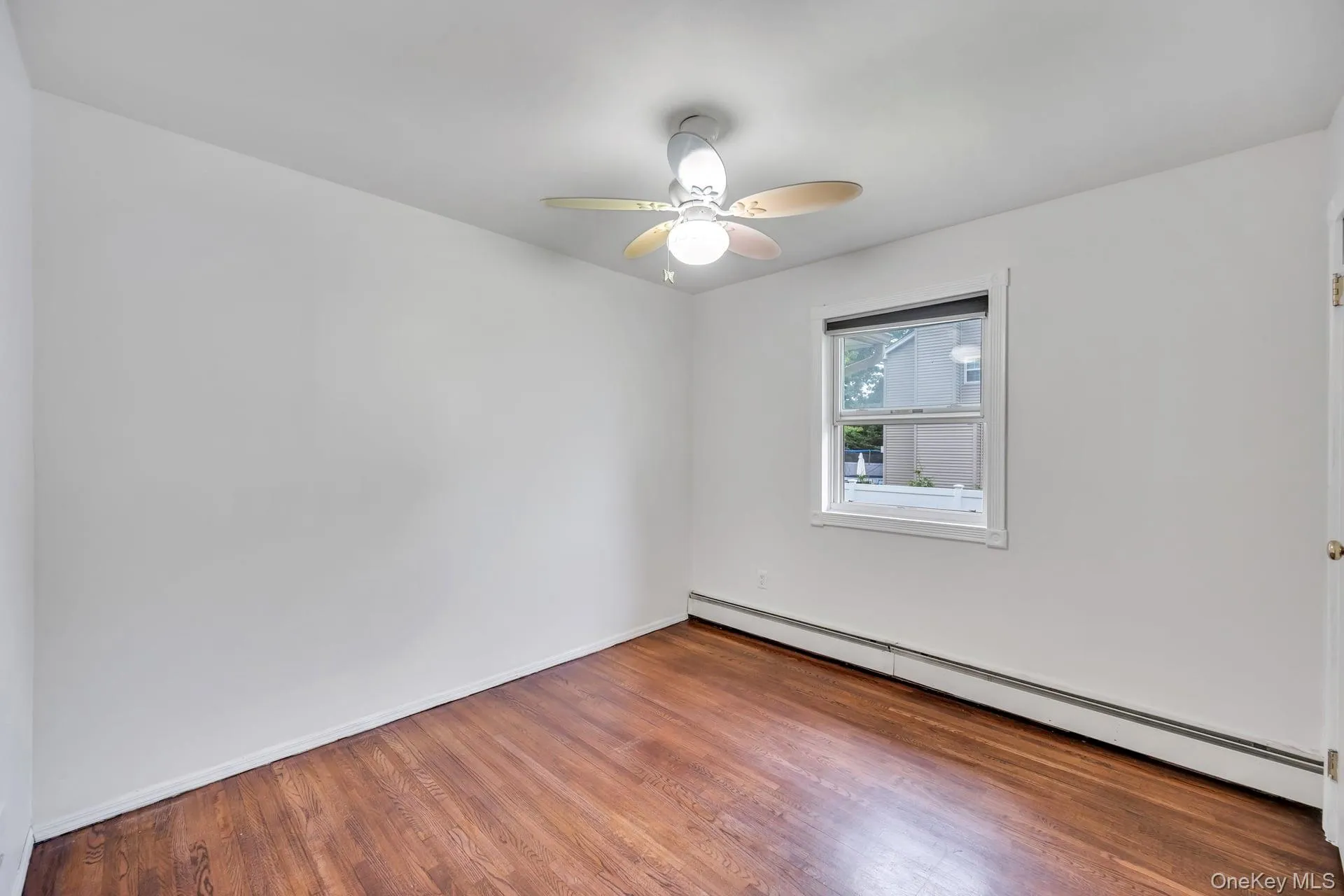 93 Midwood Avenue, Smithtown, NY, 4 Bedrooms Bedrooms, 8 Rooms Rooms,3 BathroomsBathrooms,Residential,For Rent,Midwood,0,1050390 93 Midwood Avenue, Smithtown, NY, 4 Bedrooms Bedrooms, 8 Rooms Rooms,3 BathroomsBathrooms,Residential,For Rent,Midwood,0,1050390
