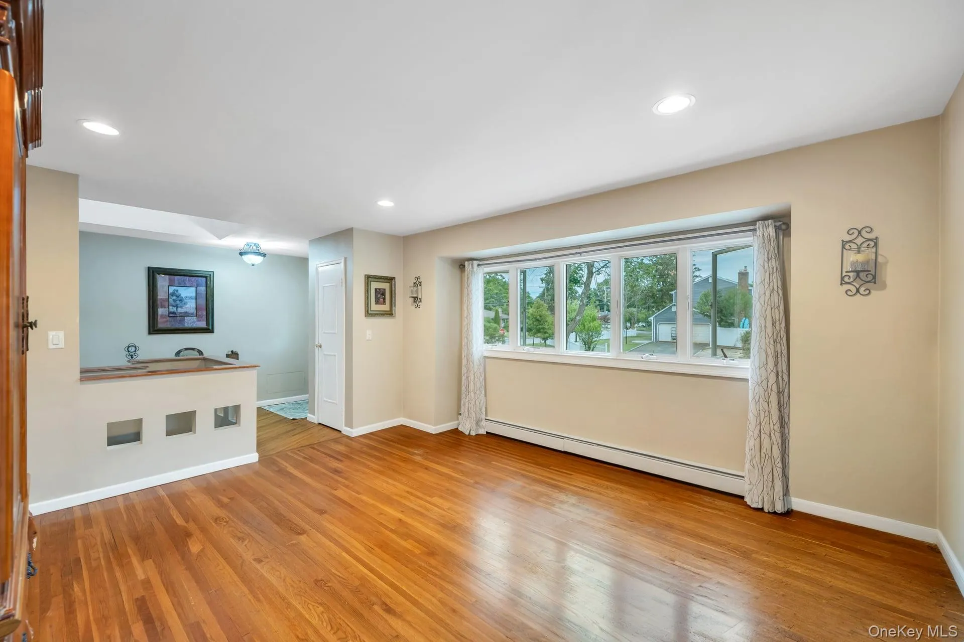 93 Midwood Avenue, Smithtown, NY, 4 Bedrooms Bedrooms, 8 Rooms Rooms,3 BathroomsBathrooms,Residential,For Rent,Midwood,0,1050390 93 Midwood Avenue, Smithtown, NY, 4 Bedrooms Bedrooms, 8 Rooms Rooms,3 BathroomsBathrooms,Residential,For Rent,Midwood,0,1050390