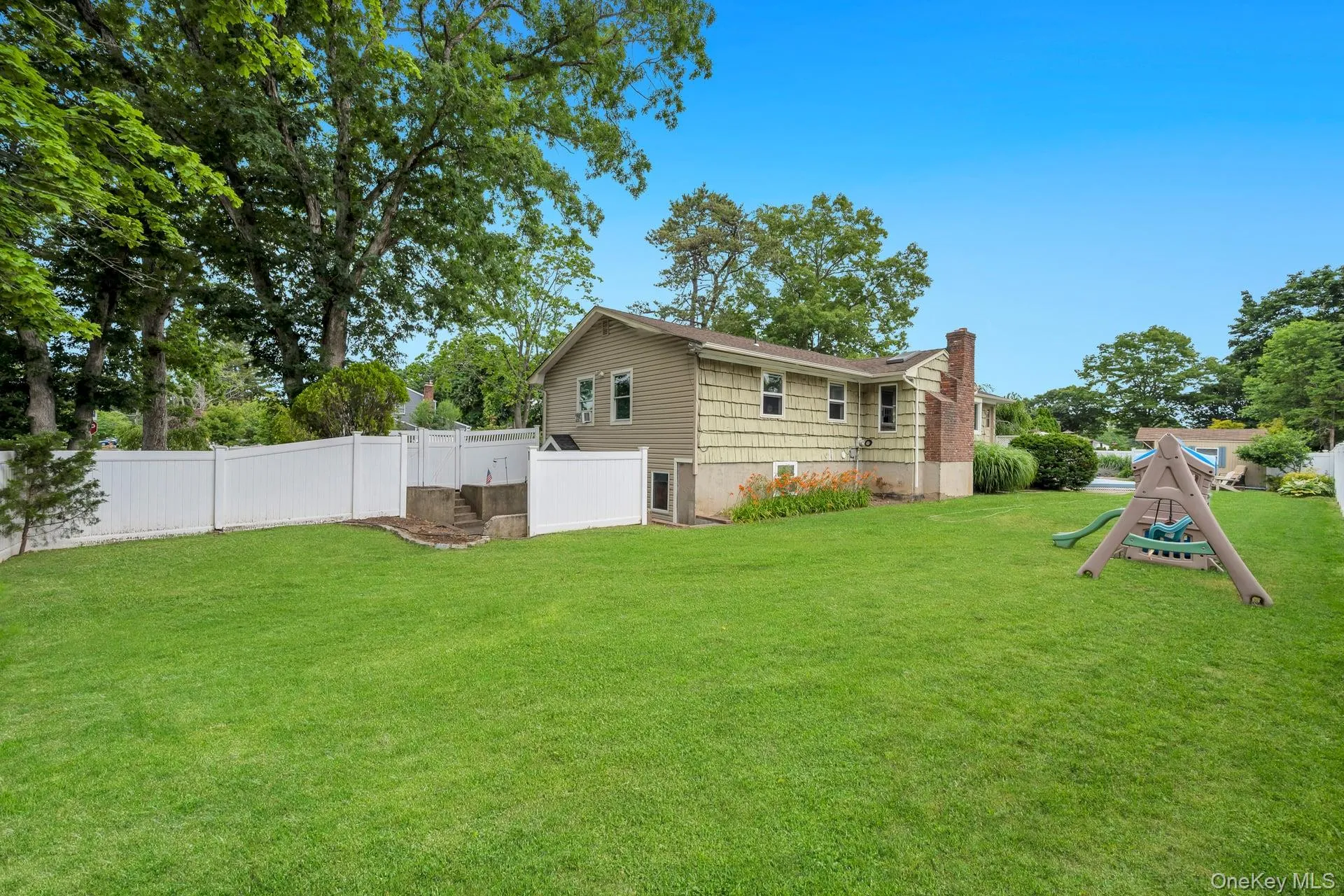 93 Midwood Avenue, Smithtown, NY, 4 Bedrooms Bedrooms, 8 Rooms Rooms,3 BathroomsBathrooms,Residential,For Rent,Midwood,0,1050390 93 Midwood Avenue, Smithtown, NY, 4 Bedrooms Bedrooms, 8 Rooms Rooms,3 BathroomsBathrooms,Residential,For Rent,Midwood,0,1050390