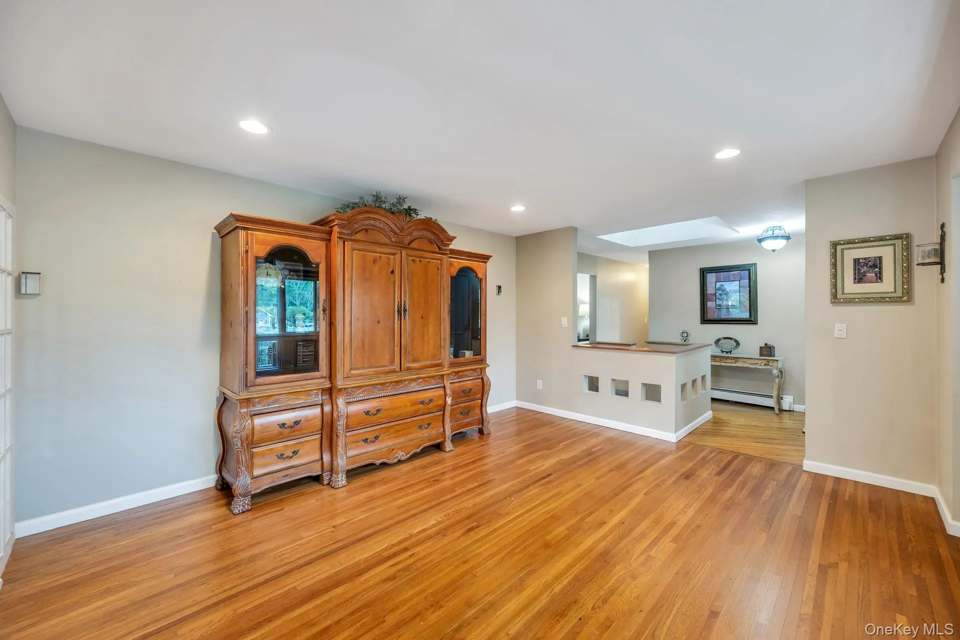 93 Midwood Avenue, Smithtown, NY, 4 Bedrooms Bedrooms, 8 Rooms Rooms,3 BathroomsBathrooms,Residential,For Rent,Midwood,0,1050390 93 Midwood Avenue, Smithtown, NY, 4 Bedrooms Bedrooms, 8 Rooms Rooms,3 BathroomsBathrooms,Residential,For Rent,Midwood,0,1050390