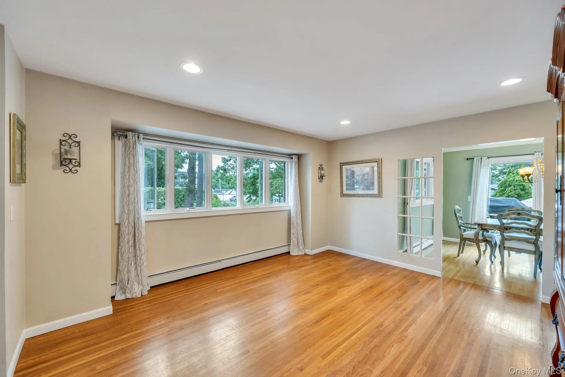 93 Midwood Avenue, Smithtown, NY, 4 Bedrooms Bedrooms, 8 Rooms Rooms,3 BathroomsBathrooms,Residential,For Rent,Midwood,0,1050390 93 Midwood Avenue, Smithtown, NY, 4 Bedrooms Bedrooms, 8 Rooms Rooms,3 BathroomsBathrooms,Residential,For Rent,Midwood,0,1050390