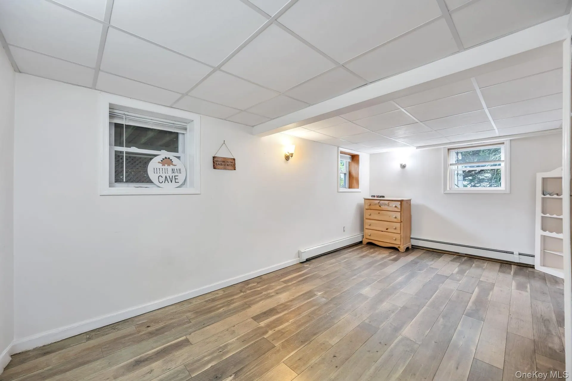 93 Midwood Avenue, Smithtown, NY, 4 Bedrooms Bedrooms, 8 Rooms Rooms,3 BathroomsBathrooms,Residential,For Rent,Midwood,0,1050390 93 Midwood Avenue, Smithtown, NY, 4 Bedrooms Bedrooms, 8 Rooms Rooms,3 BathroomsBathrooms,Residential,For Rent,Midwood,0,1050390