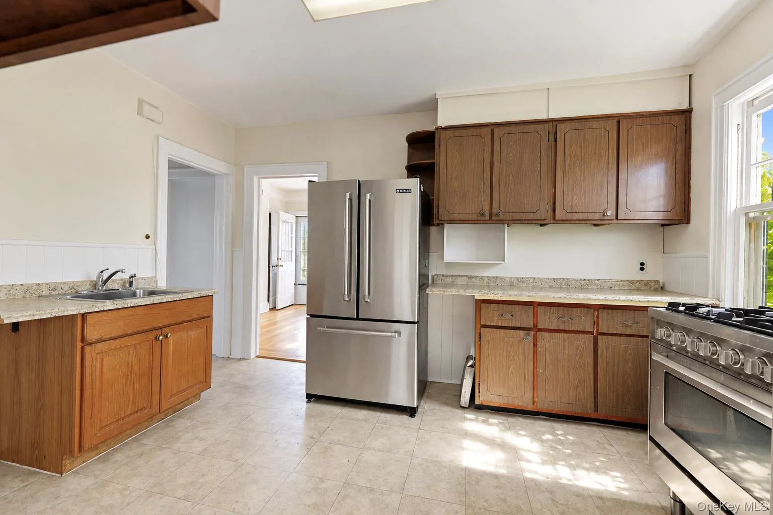 Eat-In-Kitchen Eat-In-Kitchen