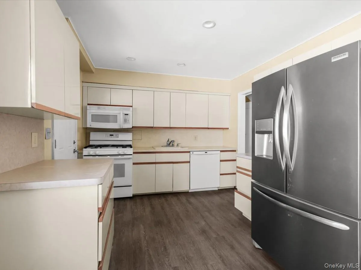 77 LITCHFIELD Avenue, Hempstead, NY, 4 Bedrooms Bedrooms, 10 Rooms Rooms,3 BathroomsBathrooms,Residential,For Rent,LITCHFIELD,0,1050396 77 LITCHFIELD Avenue, Hempstead, NY, 4 Bedrooms Bedrooms, 10 Rooms Rooms,3 BathroomsBathrooms,Residential,For Rent,LITCHFIELD,0,1050396