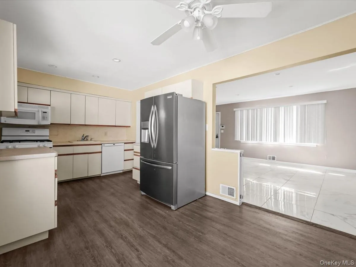 77 LITCHFIELD Avenue, Hempstead, NY, 4 Bedrooms Bedrooms, 10 Rooms Rooms,3 BathroomsBathrooms,Residential,For Rent,LITCHFIELD,0,1050396 77 LITCHFIELD Avenue, Hempstead, NY, 4 Bedrooms Bedrooms, 10 Rooms Rooms,3 BathroomsBathrooms,Residential,For Rent,LITCHFIELD,0,1050396