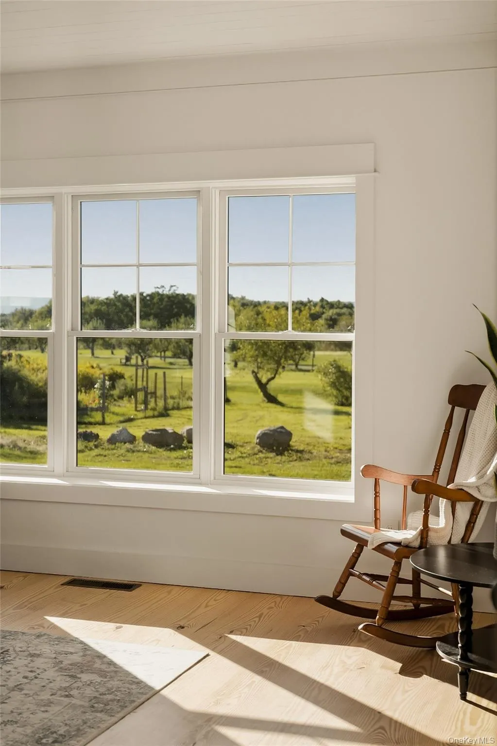 Gold fairway views and loads of natural light Gold fairway views and loads of natural light