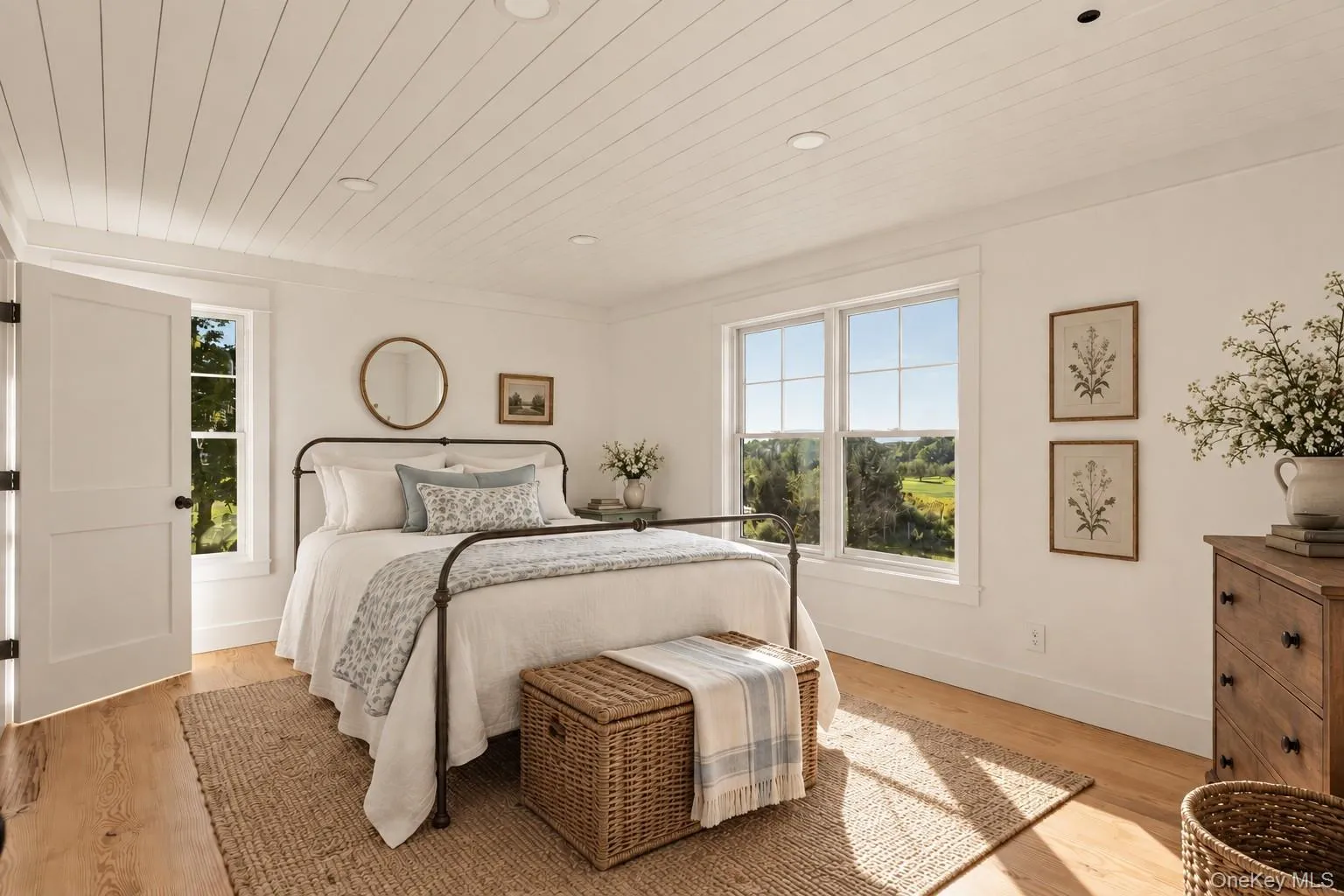 Warm, creamy tones in this 2nd floor bedroom with walk-in closet and pine floors Warm, creamy tones in this 2nd floor bedroom with walk-in closet and pine floors