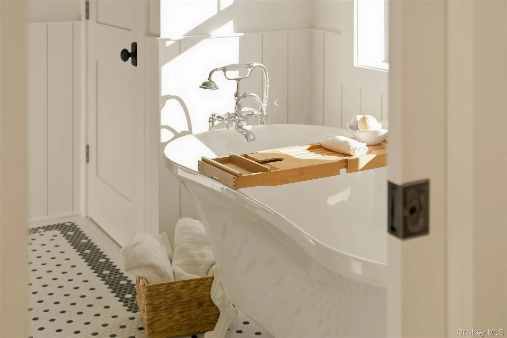 Classic clawfoot soaking tub, the epitome of relaxation Classic clawfoot soaking tub, the epitome of relaxation