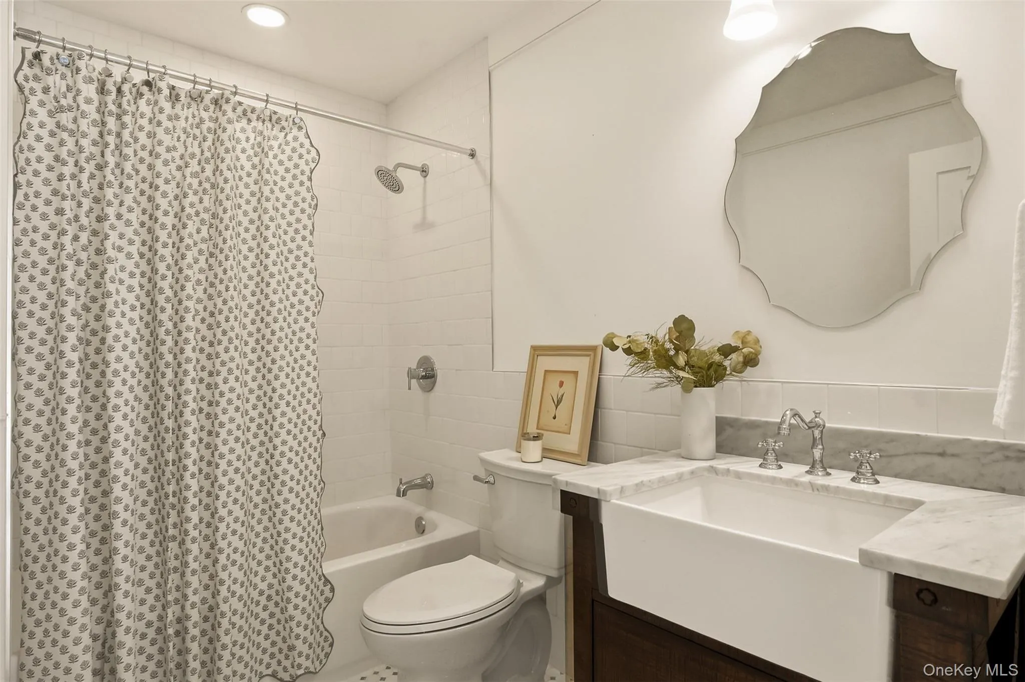 Full bathroom in the shared hallway on the 2nd level Full bathroom in the shared hallway on the 2nd level