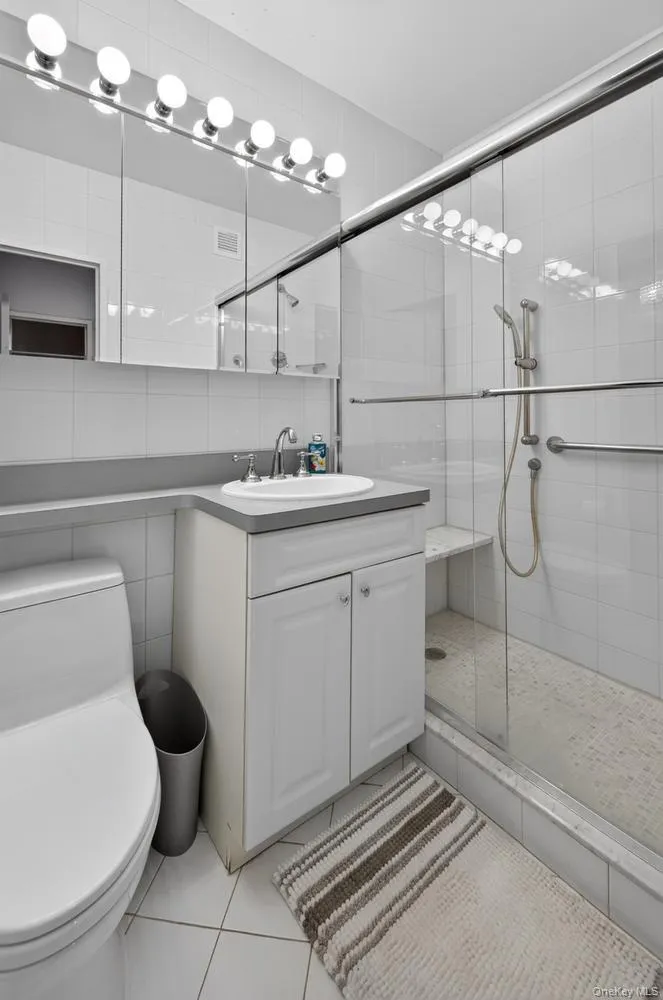 27110 Grand Central Parkway, New York, NY, 1 Bedroom Bedrooms, 4 Rooms Rooms,1 BathroomBathrooms,Residential,For Rent,Grand Central,0,1050400 27110 Grand Central Parkway, New York, NY, 1 Bedroom Bedrooms, 4 Rooms Rooms,1 BathroomBathrooms,Residential,For Rent,Grand Central,0,1050400