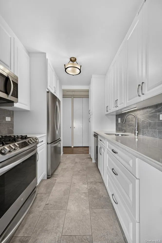 27110 Grand Central Parkway, New York, NY, 1 Bedroom Bedrooms, 4 Rooms Rooms,1 BathroomBathrooms,Residential,For Rent,Grand Central,0,1050400 27110 Grand Central Parkway, New York, NY, 1 Bedroom Bedrooms, 4 Rooms Rooms,1 BathroomBathrooms,Residential,For Rent,Grand Central,0,1050400
