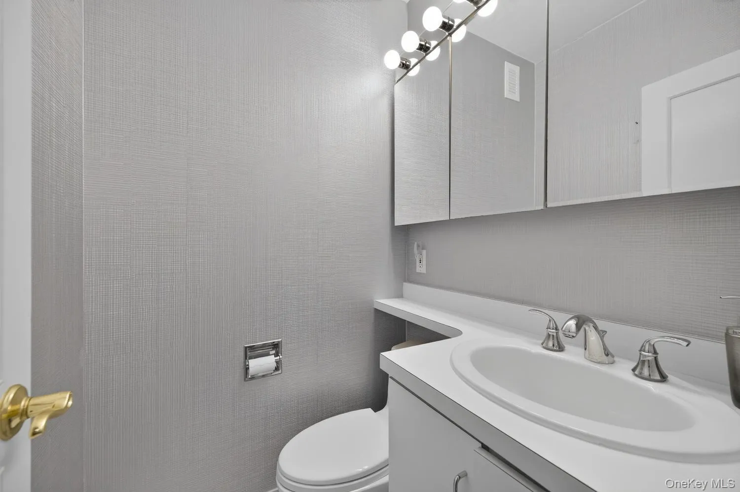27110 Grand Central Parkway, New York, NY, 1 Bedroom Bedrooms, 4 Rooms Rooms,1 BathroomBathrooms,Residential,For Rent,Grand Central,0,1050400 27110 Grand Central Parkway, New York, NY, 1 Bedroom Bedrooms, 4 Rooms Rooms,1 BathroomBathrooms,Residential,For Rent,Grand Central,0,1050400