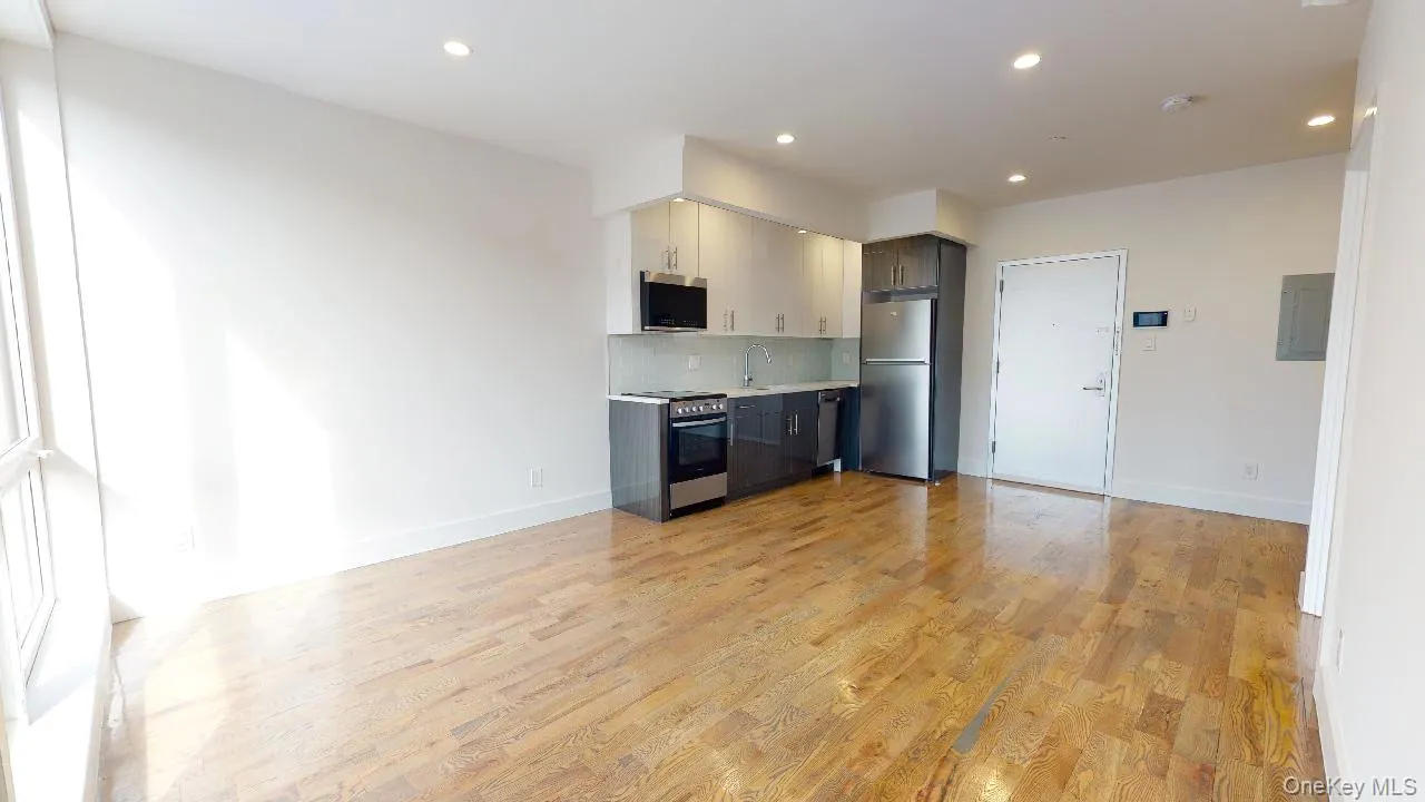 138-28 Queens Boulevard, New York, NY, 1 Bedroom Bedrooms, 3 Rooms Rooms,1 BathroomBathrooms,Residential Lease,For Rent,Queens,0,1050401 138-28 Queens Boulevard, New York, NY, 1 Bedroom Bedrooms, 3 Rooms Rooms,1 BathroomBathrooms,Residential Lease,For Rent,Queens,0,1050401