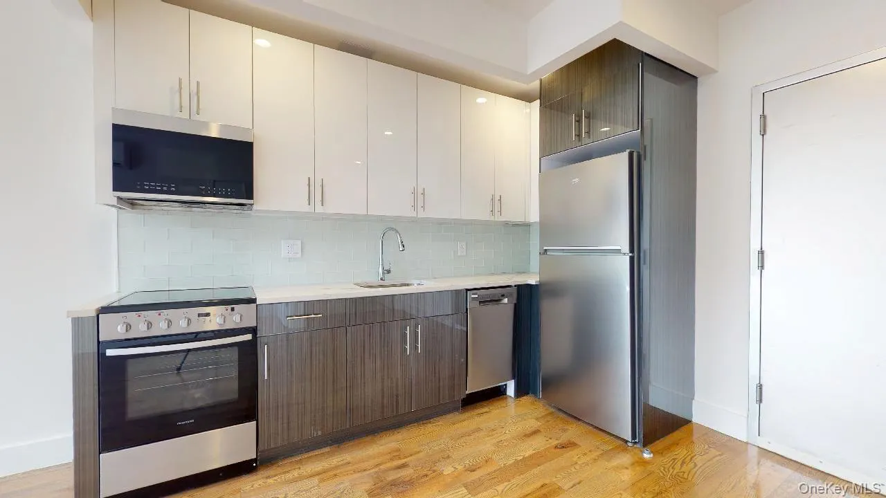 138-28 Queens Boulevard, New York, NY, 1 Bedroom Bedrooms, 3 Rooms Rooms,1 BathroomBathrooms,Residential Lease,For Rent,Queens,0,1050401 138-28 Queens Boulevard, New York, NY, 1 Bedroom Bedrooms, 3 Rooms Rooms,1 BathroomBathrooms,Residential Lease,For Rent,Queens,0,1050401